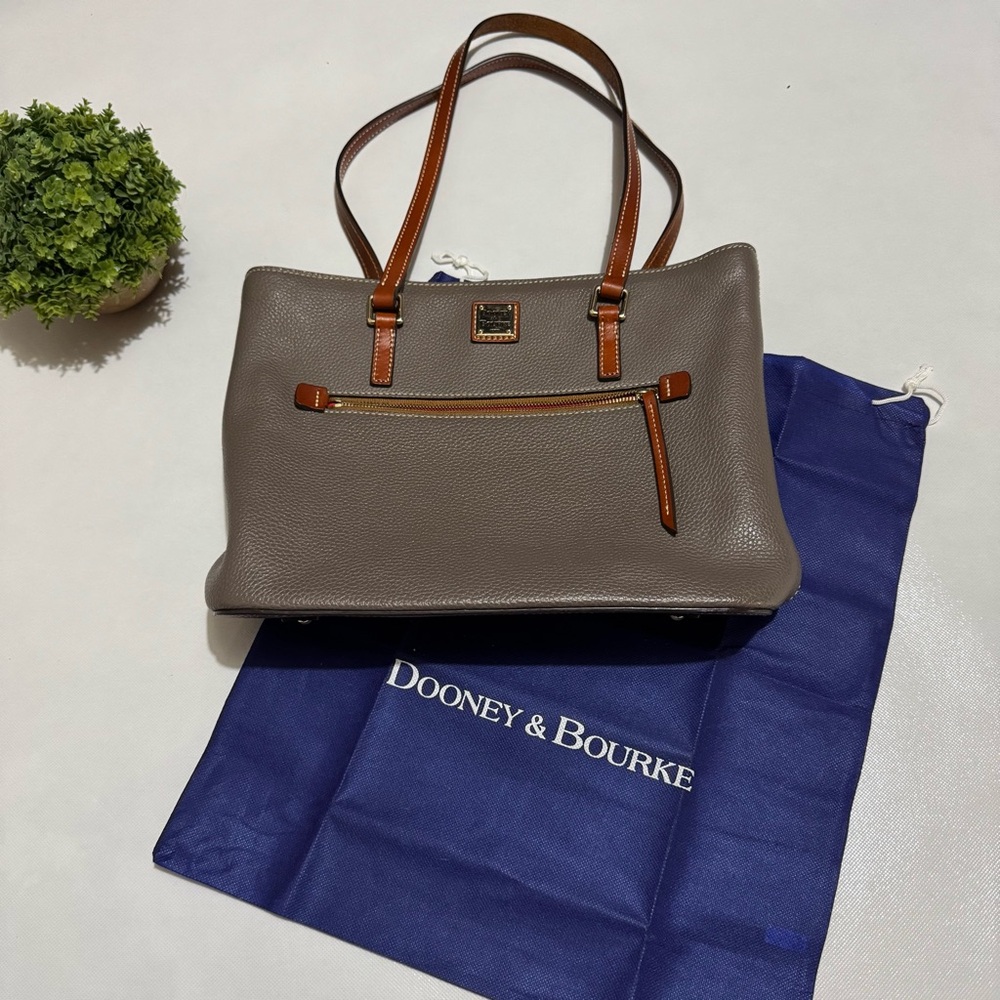 Dooney & Bourke Gray Taupe Pebble Leather Shopper Bag Purse Tote Classic Neutral